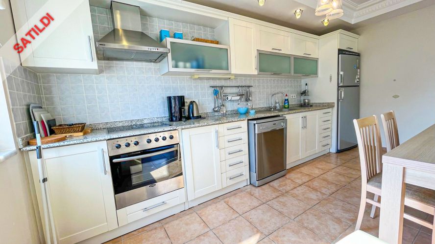 Ulusoy Sitesi (2+1 möblierte Wohnung in Alanya Oba, 500 M vom Meer entfernt)