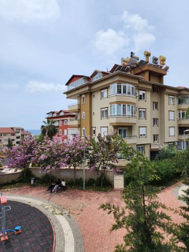 Yaparlı Sitesi (4+1 Flat for Sale in Büyükhasbahçe)