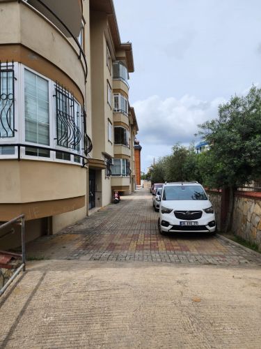 Yaparlı Sitesi (4+1 Flat for Sale in Büyükhasbahçe)