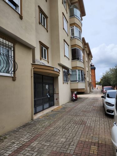 Yaparlı Sitesi (4+1 Flat for Sale in Büyükhasbahçe)