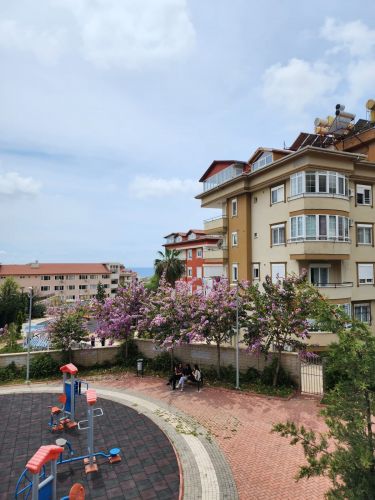 Yaparlı Sitesi (4+1 Flat for Sale in Büyükhasbahçe)