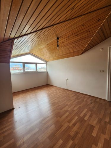 Yaparlı Sitesi (4+1 Flat for Sale in Büyükhasbahçe)