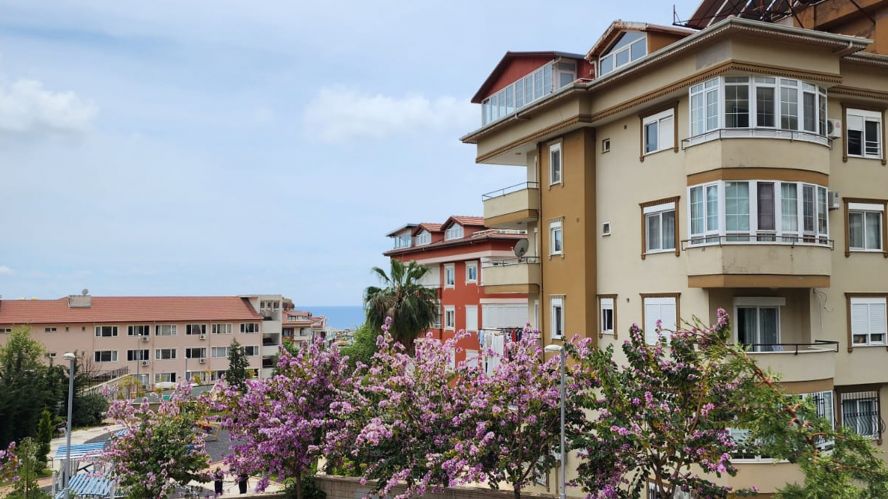 Yaparlı Sitesi (4+1 Flat for Sale in Büyükhasbahçe)