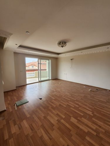 Yaparlı Sitesi (4+1 Flat for Sale in Büyükhasbahçe)