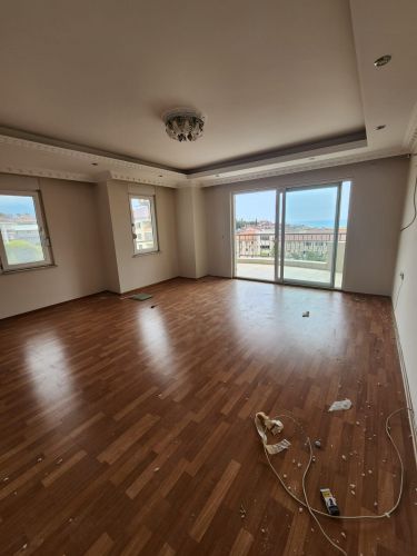 Yaparlı Sitesi (4+1 Flat for Sale in Büyükhasbahçe)