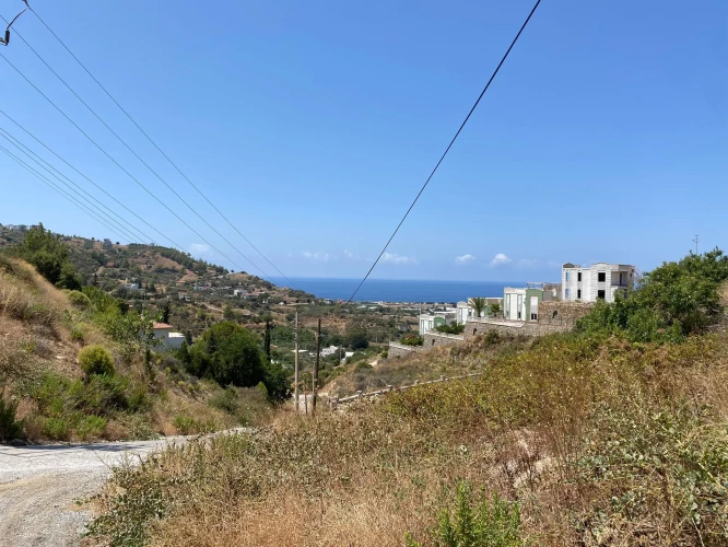Villengrundstück mit Meerblick zum Verkauf in Gazipaşa Koru